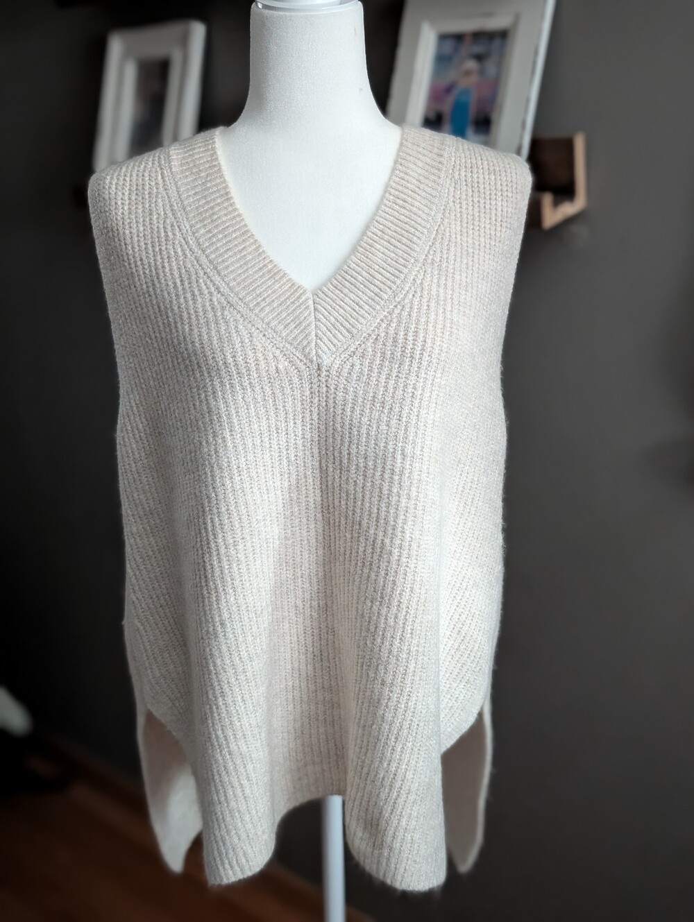 VINCE CAMUTO Cream Oversized Sweater Vest Ribbed Knit V-Neck Layering Top Medium